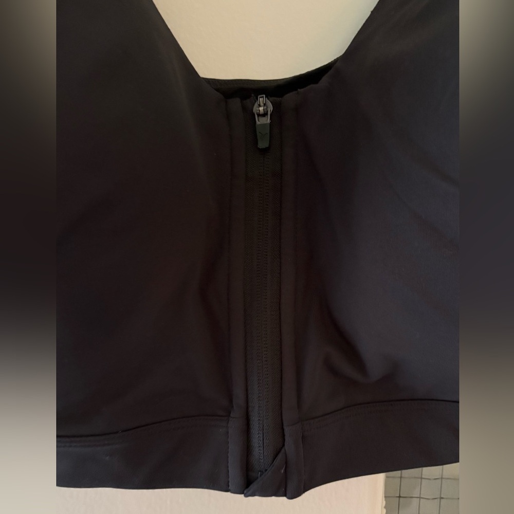 NWOT Old Navy “Power Soft” Zip Front Sports Bra. - Picture 2 of 6